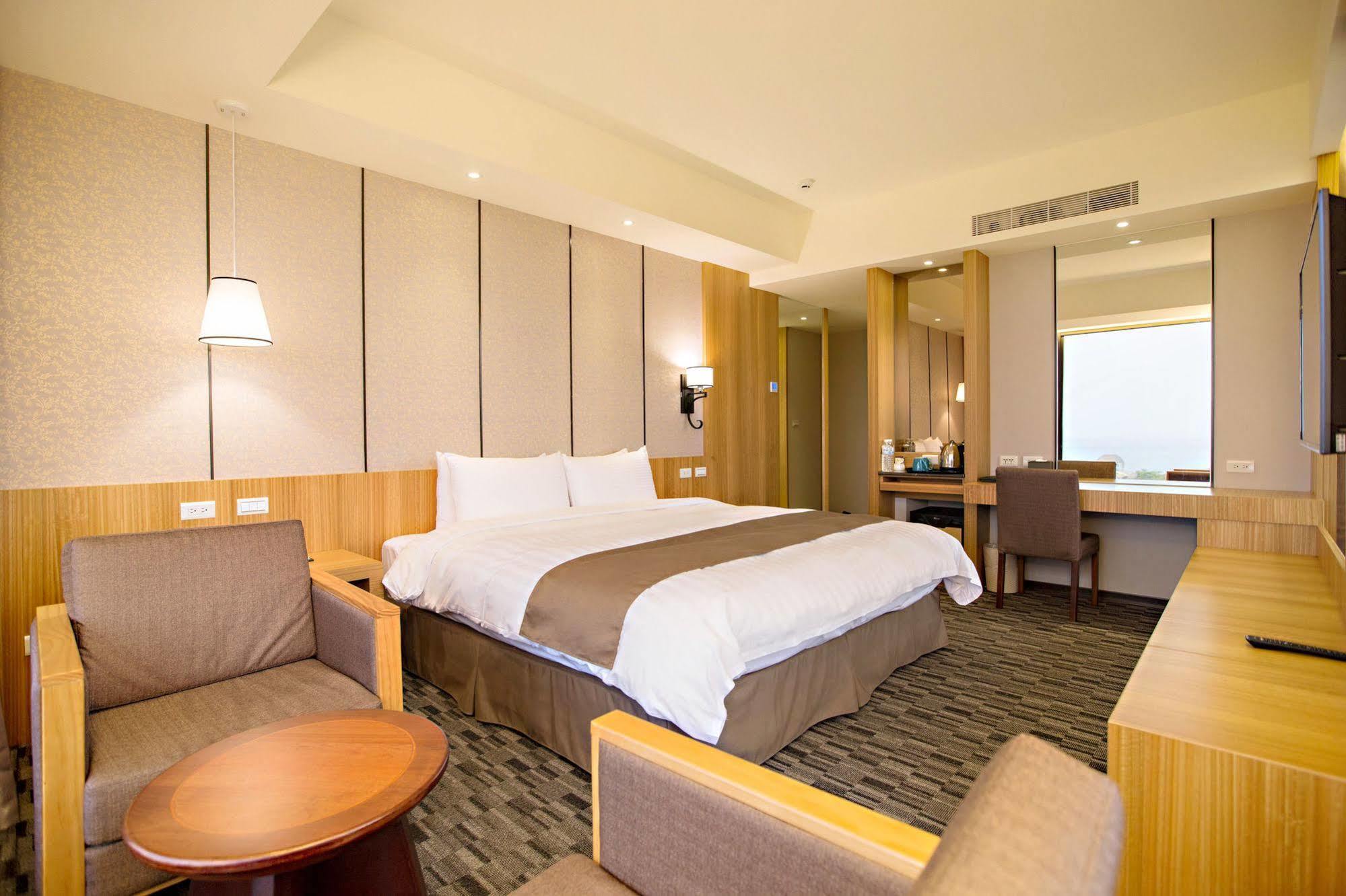 Kaishen Starlight Hotel Taitung Bagian luar foto